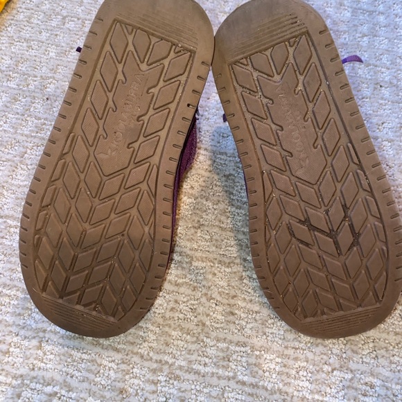 Koolaburra by Ugg purple size 1 boots
Zipper on inside and satin bow on outside. - Picture 6 of 10